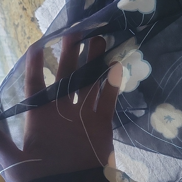 HP!!🎉🎉🎉Halston sheer beautiful scarf - Picture 7 of 8